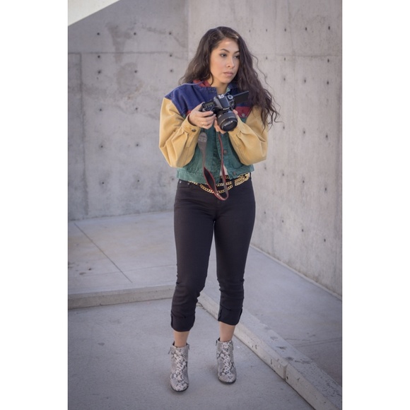 XOXO Welcome to my Closet! Please Comment & Share - Picture 3 of 8